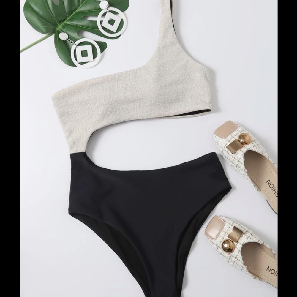 WHITE/BLACK TWO TONE CUTOUT ONE SHOULDER ONE PIECE - Picture 3 of 8